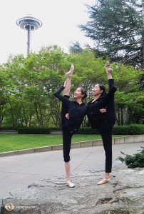 Meanwhile, Principal Dancer Elsie Shi (right) and dancer Vivian Dong keep each other balanced in Seattle, Washington. (Photo by dancer Kexin Li)